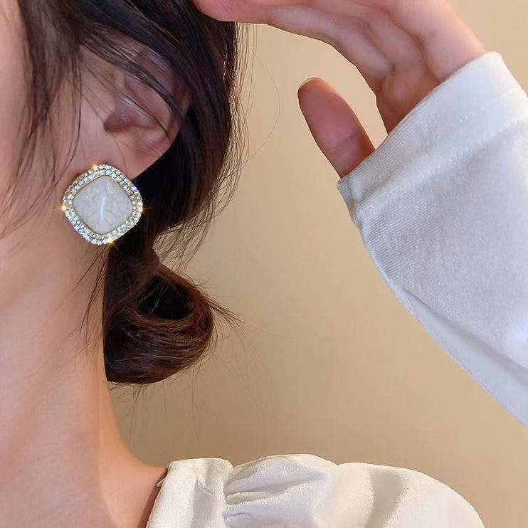 ZJE0001. STEP CUSHION EAR TOPS PAIR