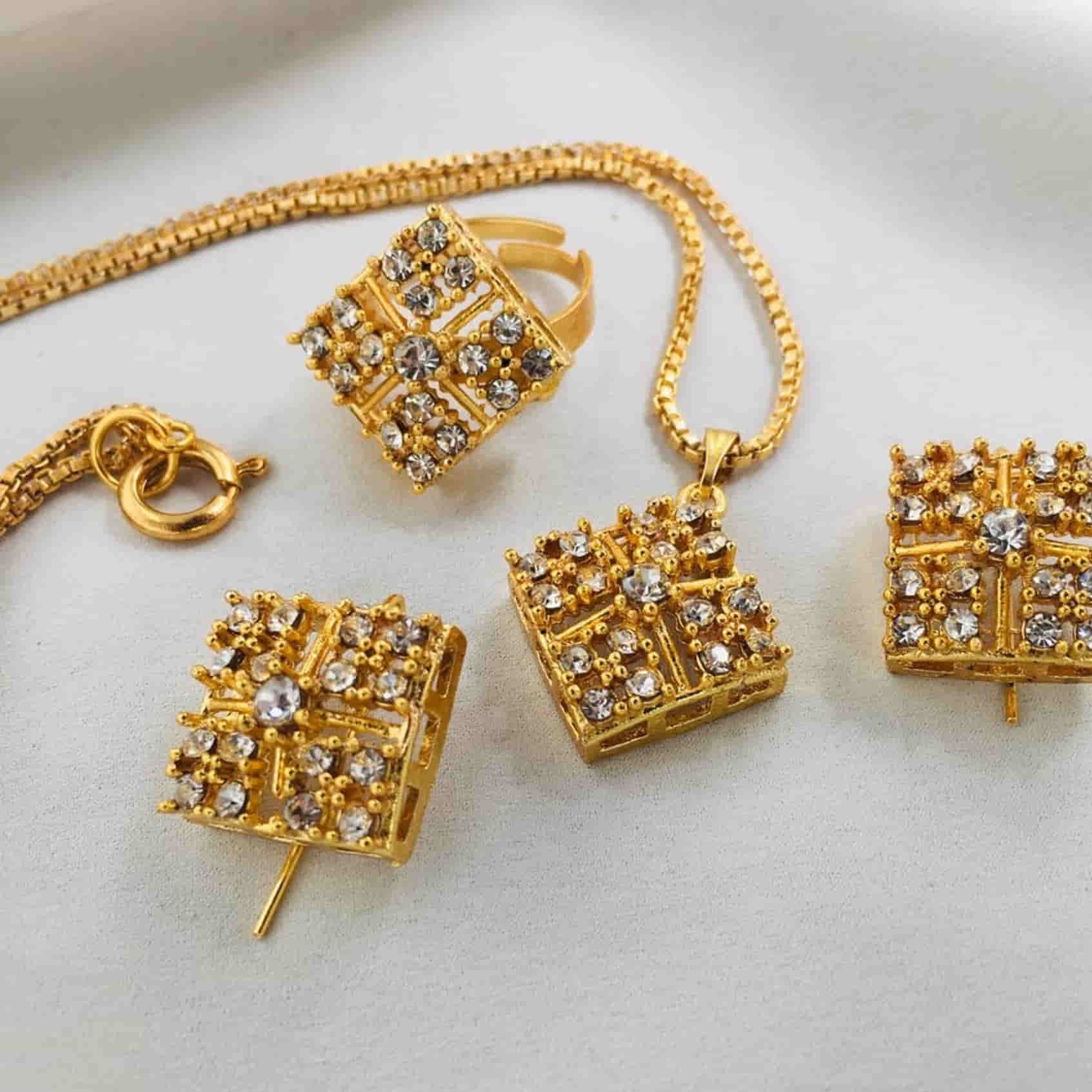 ZRJ225 FRN Square Pendant Set