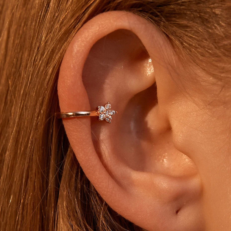 ZRJ108 QWN Star Ear Cuff Single